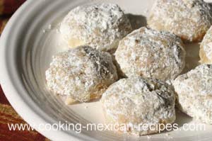 Melt-in-your-mouth Mexican Wedding Cookies